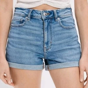 NEW! AMERICAN EAGLE High Rise Denim Mom Jean Shorts 18. - Picture 1 of 5