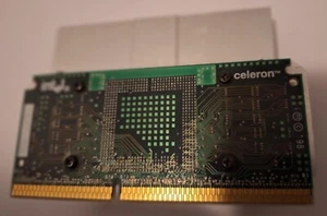 Intel Celeron 400Mhz Slot 1 CPU with Heatsink - Picture 1 of 3