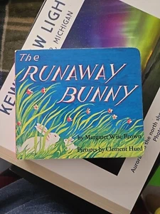 THE RUNAWAY BUNNY by Margaret Wise Brown Harper Trophy Paperback 1982 Vintage - Picture 1 of 2