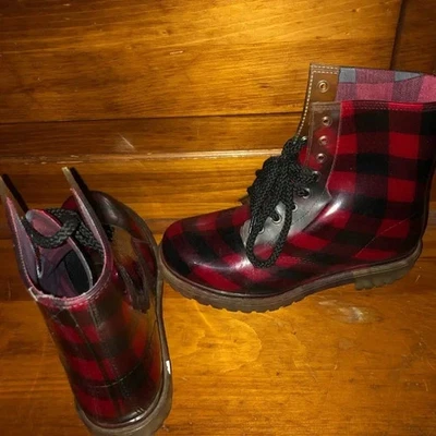 BOTAS DE LLUVIA CON CORDONES A CUADROS BÚFALO ROJAS Y NEGRAS LAVANDERÍA SUCIA TALLA 6 Foto 1 de 3