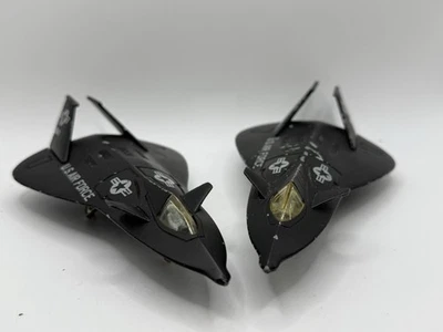 Ertl F-19 Militar Stealth Fighter Jets Paquete X2 US AIR FORCE Diecast Metal Foto 1 de 4