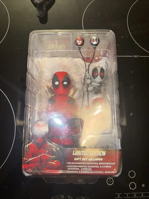 Deadpool - Deadpool NECA Gift Set (Earbuds, Body Knocker, Scalers) - Image 1 of 4