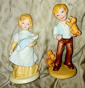 AVON A MOTHER'S LOVE / BEST FRIENDS PORCELAIN FIGURINE VINTAGE 1981 SET OF 2 - Picture 1 of 7