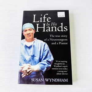 Life In His Hands by Susan Wyndham 2009 PB Medical True Stories Charlie Teo - Picture 1 of 8