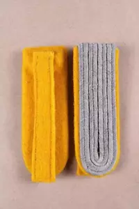 Charreteras de caballería del ejército alemán de la Segunda Guerra Mundial rango teniente tablas de hombro sobre lana amarilla - Imagen 1 de 1