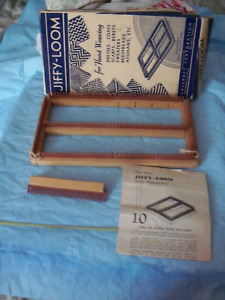 Vintage 8.75" Hand Weaving Adjustable Jiffy-Loom In Box, Needle, Instructions