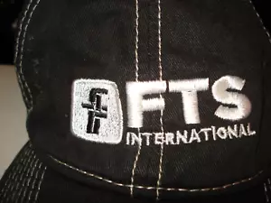 Weiße schwarz bestickte Kappe/Mütze FTS International - Bild 1 von 4