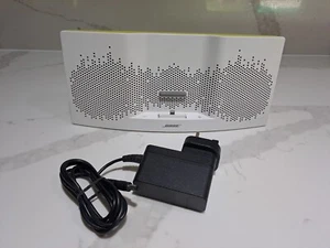 BOSE SoundDock XT Speaker White/Lime Green Working Tested FAST P&P - Zdjęcie 1 z 12