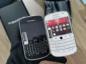 Verizon Wireless BlackBerry Bold Touch 9930 Unlocked 8GB Black / White CellPhone - Picture 1 of 8