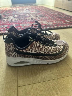 Zapatilla deportiva para mujer Skechers Street Uno Stand On Exotic Air estampado de leopardo 73673/MLT Foto 1 de 4