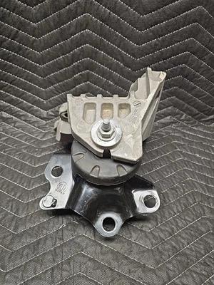 2018-2025 JEEP WRANGLER 2.0L ENGINE MOTOR LEFT SIDE MOUNT 68622629AA OEM USED - Image 1 of 4