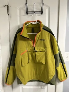Adidas Unisex Medium Terrex Utilitas Oberteil mit halber Reißverschluss Puls Olive/Focus Olive HN2036 - Bild 1 von 3