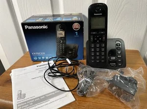 Cyfrowy bezprzewodowy system sekretarki Panasonic KX-TGC220 - Zdjęcie 1 z 5