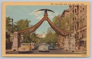 Postal de automóviles Eagle Gate en Salt Lake City Utah década de 1940 - Imagen 1 de 2