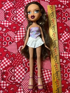 Bambola Bratz, Yasmin (?) capelli lunghi ondulati. Usato, 2001. - Foto 1 di 7