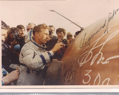 Autogramm Sigmund Jähn Kosmonaut DDR Unterschrift - Bild 1 von 2