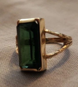 Vintage Rare Handcrafted green tourmaline Rectangle Gold ring Size 7 1/2 - Picture 1 of 12