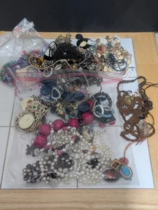 2 Pfund 14 Unzen Trödel Handwerk Schmuck Lot Upcycle Mehrzweck defekt keine Edelmetalle - Bild 1 von 10