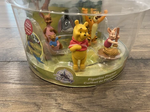 NIB Disney Store Winnie The Pooh 5-Piece Figure Play Set Store Play-mat Included Cover