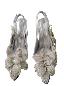 Azalea Wang Women's Weatherly Metallic Crystal Embellished Flower Petals Shoes 7 - Picture 1 of 4