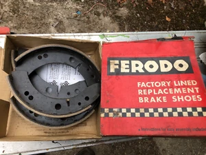 HILLMAN MINX HUNTER SCEPTRE GAZELLE VOGUE VAUXHALL VICTOR VX4/90 NOS BRAKE SHOES - Picture 1 of 5