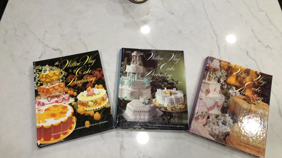 The Wilton Way Of Cake Decorating Vol 1-3 Complete Encyclopedia - Imagem 1 de 1