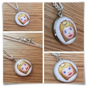 Emoji Cara Niña Corona Princesa Dije Colgante Collar TXT GEEK - Imagen 1 de 1