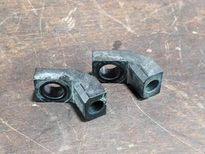 2004 ---- Volkswagen Golf R32 -- Rear Brake Line hose Bracket Pair LH and RH - Picture 1 of 4