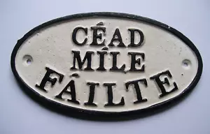 CHARMING  CEAD MILE FAILTE GAELIC 100,000 WELCOMES SIGN HAND PAINTED CAST IRON - Picture 1 of 3