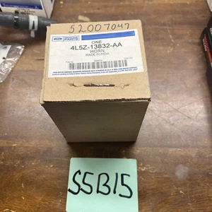 Genuine Ford Horn Assembly 4L5Z-13832-AA - Picture 1 of 2
