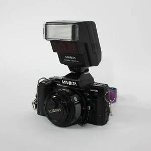 VINTAGE Minolta Maxxum 7000 Film Camera with Flash - Picture 1 of 9