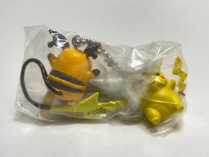 Pikachu, Raichu (H1.0") Pokémon Monstruo Bandai Llavero Colección Figura Juguete. - Imagen 1 de 4