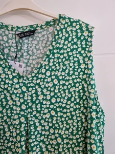 Yours Front Pleat Green Daisy Print Vest Top BNWT Sz30/32 (E1) - Picture 1 of 3