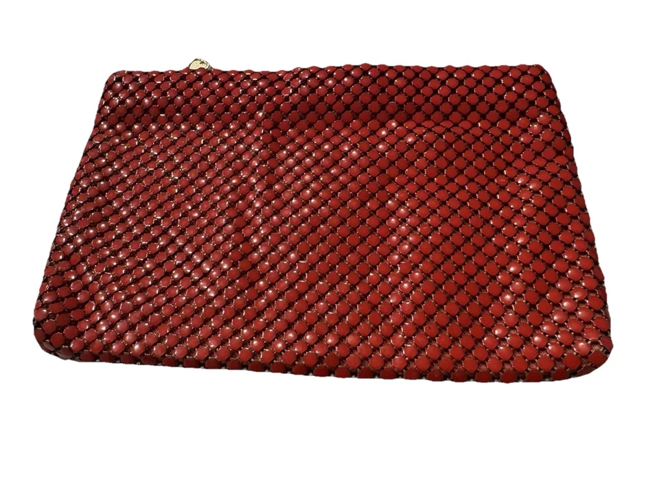 Bolso sin asas de maquillaje vintage de malla Whiting & Davis años 70’s 80’s rojo hecho en EE. UU. Foto 1 de 4