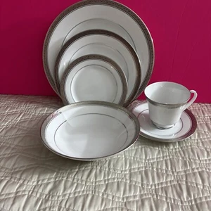 Noritake Crestwood Platinum 4166L 6-teiliges 1-teiliges Gedeckservice für 1 Neu - Bild 1 von 4