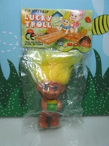 NIÑO CON OLLA DE ORO - 3" Muñeca Troll Lucky - NUEVA EN PAQUETE - Rara - Imagen 1 de 4