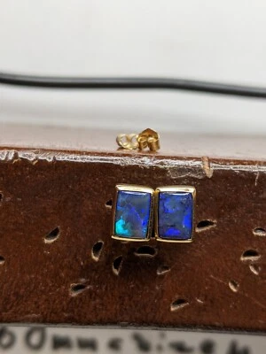 Pendientes ópalo negro macizo oro amarillo 9k joyería hecha a mano ópalo rectángulo tachuela... Foto 1 de 4