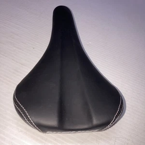 Asiento de sillín de bicicleta Nishiki para ciclismo, negro 143 mm - Imagen 1 de 8