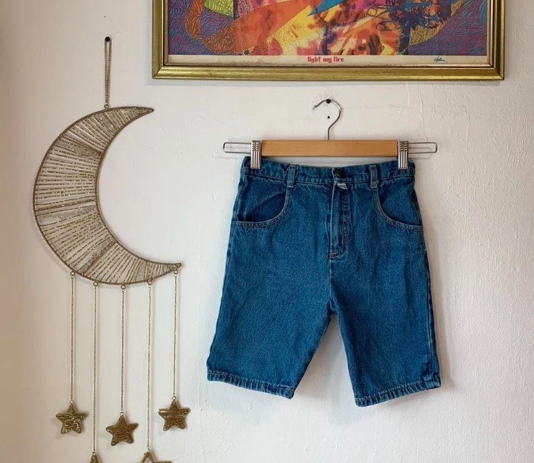 Pantalones cortos Guess 6 de colección para niñas Foto 1 de 4