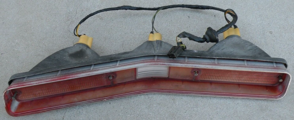 PONTIAC GRAND PRIX LUZ TRASERA DERECHA FRENO INTERMITENTE LUZ 1971-1972 OEM Foto 1 de 4