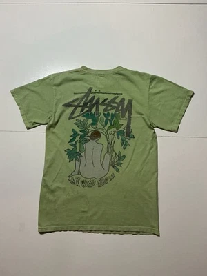 Camiseta Stussy Designs Fuerzas de la Naturaleza Clásica Logo Verde Naturaleza Gráfico S/S Pequeña Foto 1 de 4