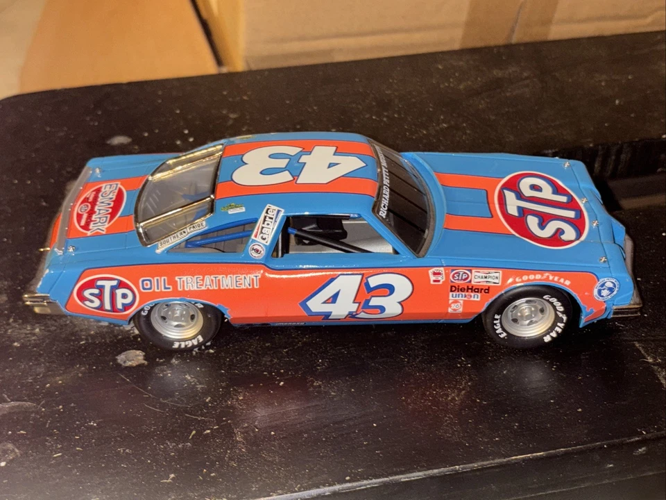 Pontiac Grand Prix 1992 Franklin Mint escala 1/24 Richard Petty #43  Foto 1 de 4