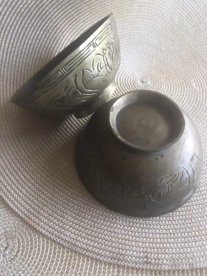 2 cuencos antiguos con patas de latón patrón dragón chino. Foto 1 de 4