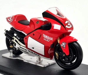 Deagostini 1/24 - Yamaha YZR500 Max Biaggi 2001 Model Motorcycle - Picture 1 of 4
