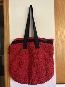 Vtg. Skea Large Ski Red Pucker Fabric Tote Bag 19x 18” Black Trim Shoulder Strap - Picture 1 of 7