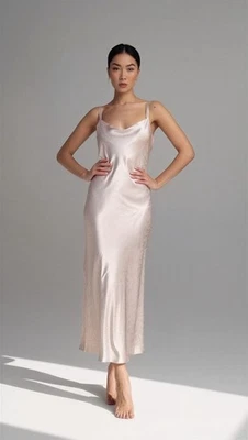 Camisón largo Natori floral sedoso negro dobladillo curvo vintage Foto 1 de 4