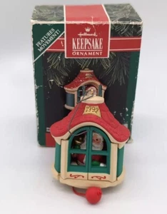 Vintage 1992 Hallmark Christmas Hello Ho-Ho Santa At Window Ornament in Box ๐
๐ - Picture 1 of 5