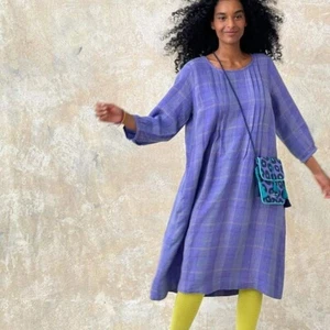 Gudrun Sjödén Kleid 100% Leinen lila kariert lockere Passform Größe M - Bild 1 von 10