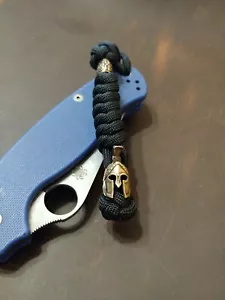 Paracord Coltello Cordino multicolore con casco perline legionario/casco spartano - Foto 1 di 8