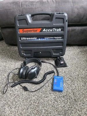 Kit estándar superior Accutrak VPE detector de fugas ultrasónico con caja y accesorios Foto 1 de 3